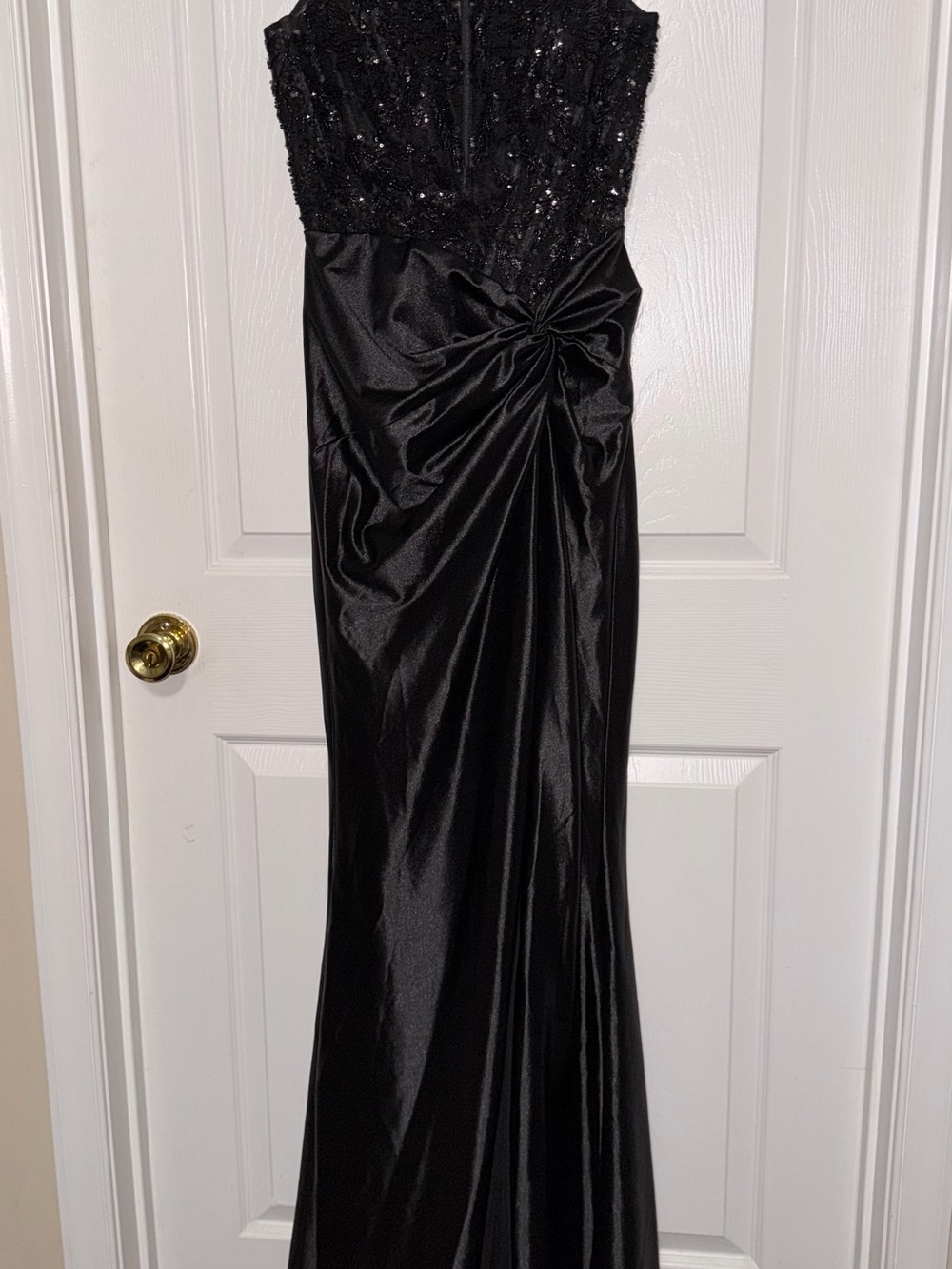 Elegant Black Strapless Prom Dress with Sequin Bodice